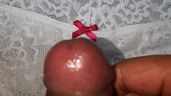 Chorro de semen en la tanga blanca preferida de mi amiga la de la panocha rica...