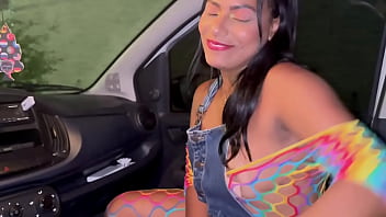 encontrei com uma novinha brincando no parque e ela pediu pra bricar com meu pirulito cabecudo então levei ela para o carro(COMPLETO NO RED)