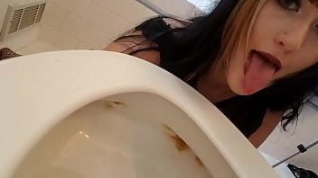 Goldregen-Braut: Nasse Gothic-Lust.