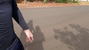 Straßenblasen: Raquel nimmt den Riesen-Schwanz!