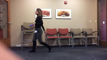 Secrétaire Sexy Marchait