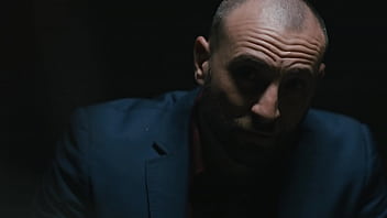 Gitterknast-Lust: Blondinen locken Häftling!