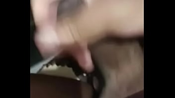 Hetero casado gozando punheta