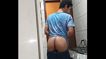 Fazendo um cafezinho, só que faltou o leite?