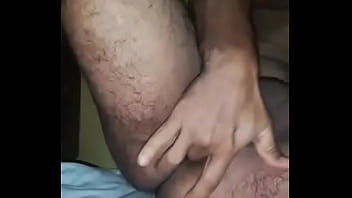Riche Masturbation Mettant Un Petit Doigt Dans Le Cul
