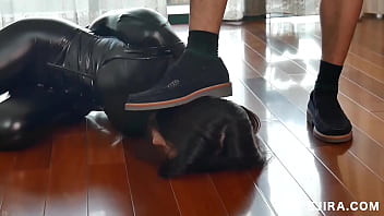[fejira com]Fetish slave wearing leather catsuit...
