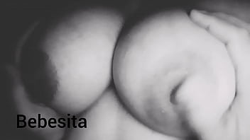jugando con mis hermosas tetas