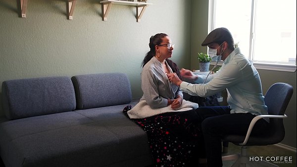 Big Ass Latina ds to be sick and fucks her pussy doctor