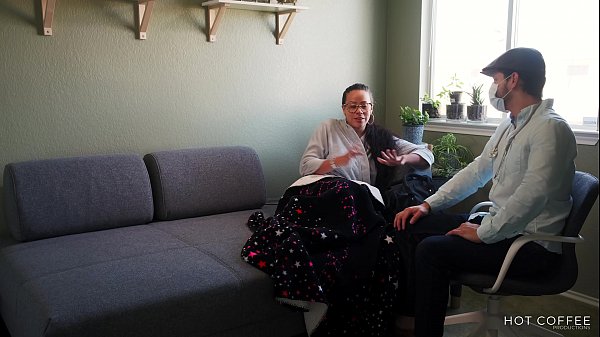 Big Ass Latina ds to be sick and fucks her pussy doctor