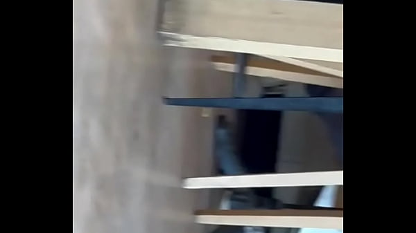 menina branca sem calcinha