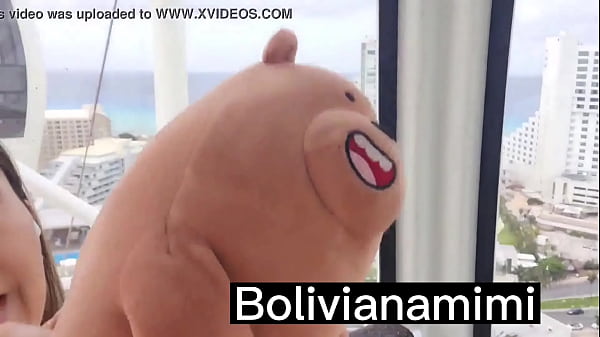 Masturbandome y haciendo squiet en la rueda gigante... los chicos de la cabina de al lado disfrutaron el show  Video completo en bolivianamimi.tv