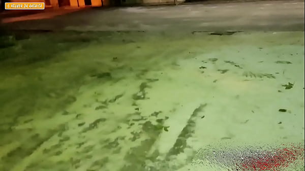 UM CARA FUDIDO NAO PODE PAGA O MOTEL E QUIS SEXO COM DUAS GAROTAS EM PRAÇA APOS UMA FESTA EM CIDADE DO ENTERIOR