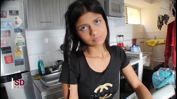 MI HERMANASTRA SE ESCAPA DE LA CASA Y LA PILLO POR LA CALLE AHORA DEBE PAGARME POR SU SILENCIO