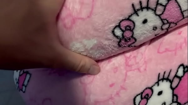 Brincando com bunda de pijama Hello Kitty