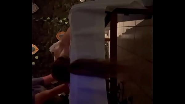 Masajista se aprovecha de rubia. Cámara escondida.