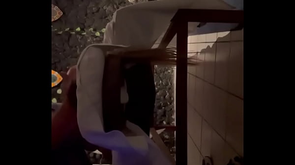 Masajista se aprovecha de rubia. Cámara escondida.