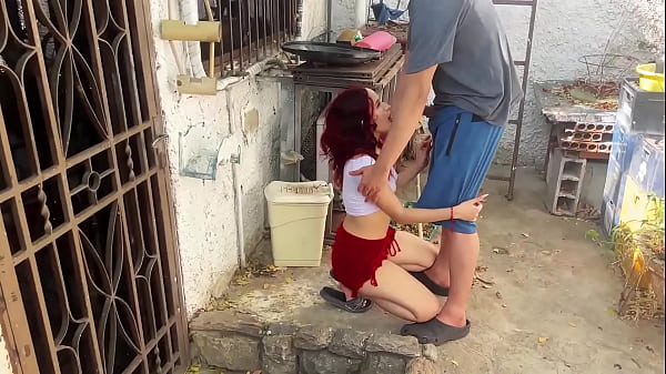 Padrastro Llego a Casa y Encontró a su Hijastra Lavando la Ropa En Falda Corta No Se Pudo Resistir a su Culito