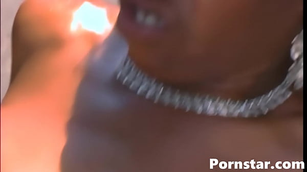 Sex in the pool: Marie Luv gets her pussy juice all over black cock