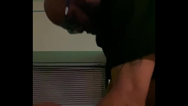 Fekete faszú fickó kikezdi a nagy seggű amatőrt