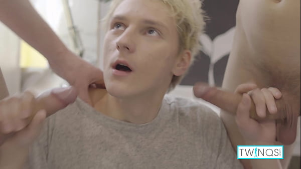 Os namorados gostosos Nico D, Michael P e Logan S estão prontos para um selvagem 3some!