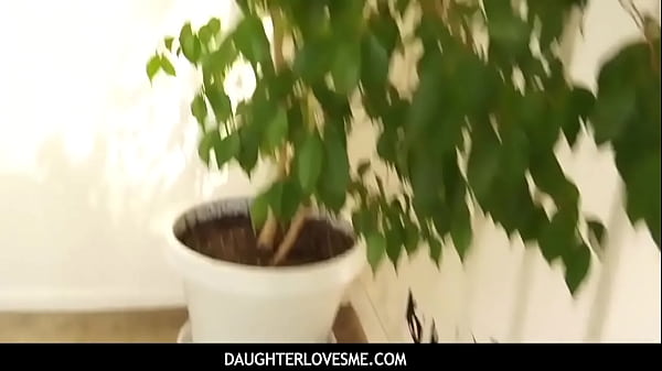 Pops fode sua enteada quente Lily Adams