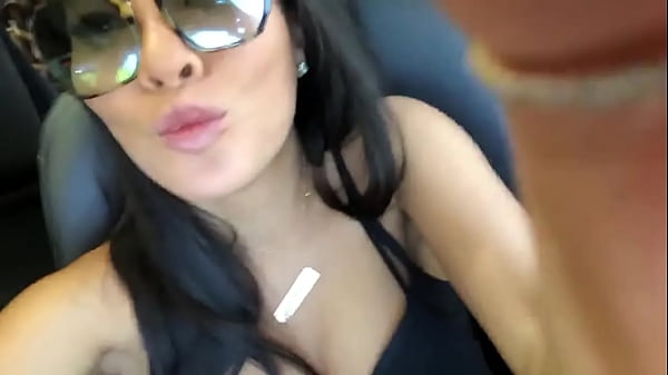 lola mello lesbian fart