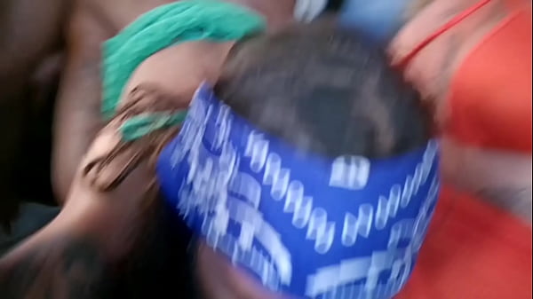 Duas amigas no UBER DA PUTARIA! Forma de pagamento: GOZAR Dentro!!