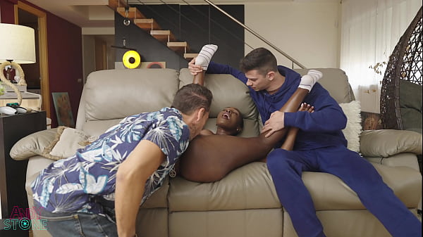 Oral SEX for the African hot Girlfriend of my Spanish friend while we were playing games!!!
