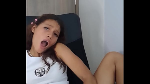 woman 18 pussy with dildo