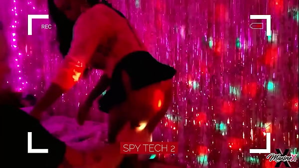 A stripper oriental Maxine X foi fodida e gozada na cara na sala VIP!