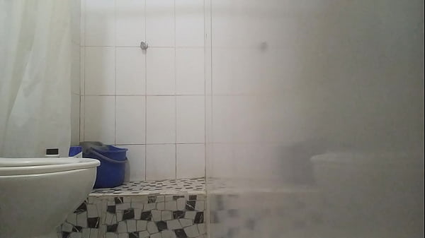 CACHONDA EN EL BAÑO Y SE MASTURBA PENSANDO EN SU NOVIO HASTA LLEGAR EL ORGASMO!!