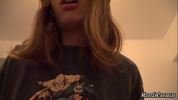 Mi hermanastra esta muy cachonda y se cuela en mi cuarto. Sexo vaginal húmedo