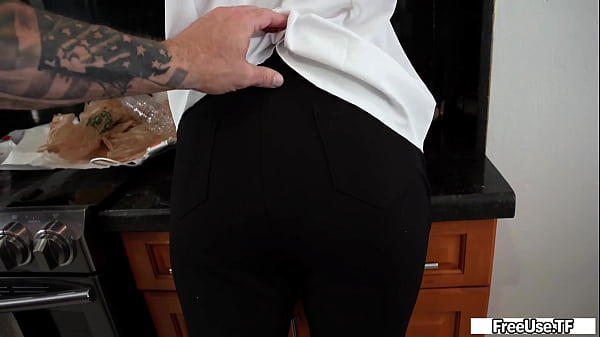 Sexcretary – Lindsey Lakes, GI Joey