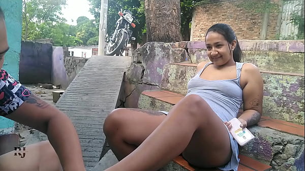 mi hermanastra vino arreglarme las uñas y se excita al verme en minifalda parte 1