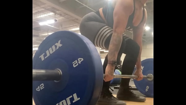 Erotikus fekete nő izmos háttal