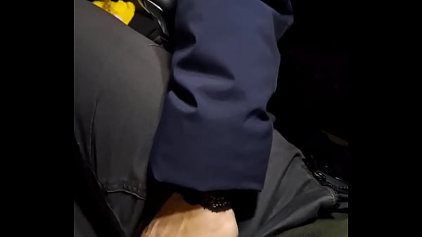 Porto Teresa al centro commerciale e mi fa un pompino nel parcheggio gli carico la bocca di latte mentre passano le macchine