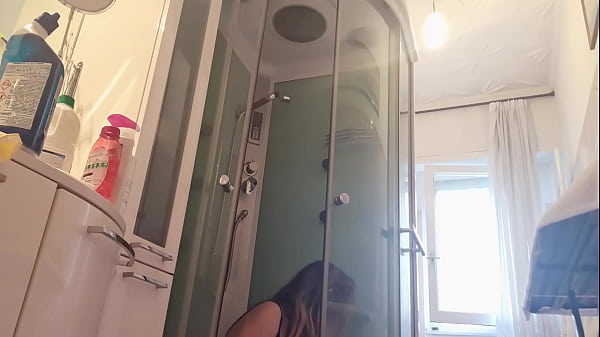 gostando limpando a casa do vizinho