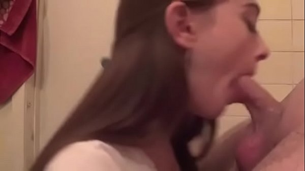 Essa vadia adora engolir um pau duro