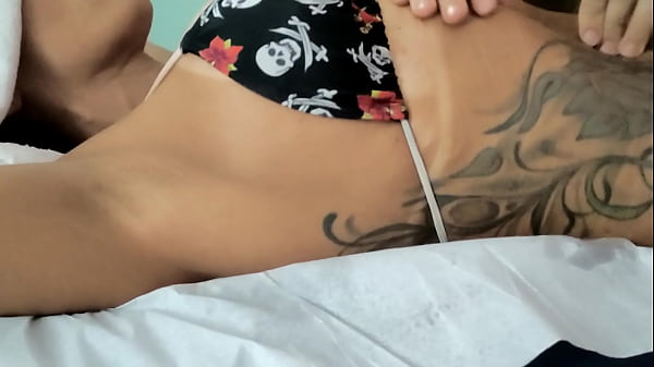 Esposa pediu para filmar a sessão de massagem