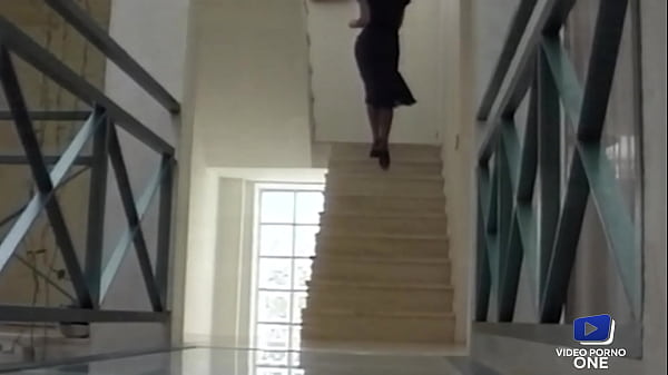 Zara et Deborah, deux lesbiennes sexy et affamées, profitent d'un bain coquin