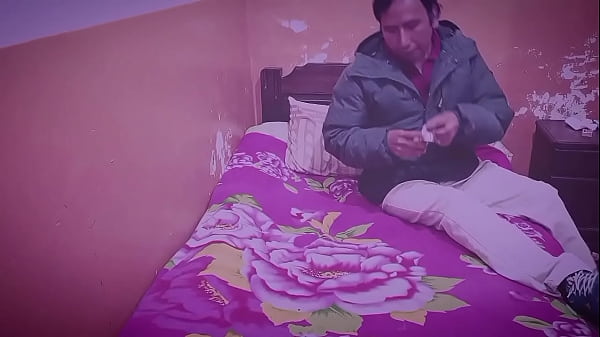 Me la jalo mi verga en un alojamiento