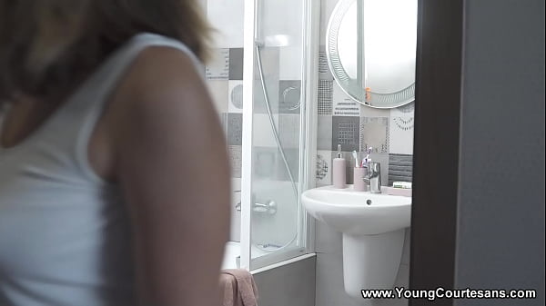 Young Courtesans - Courtesan Mia Piper pussy-to-mouth fuck