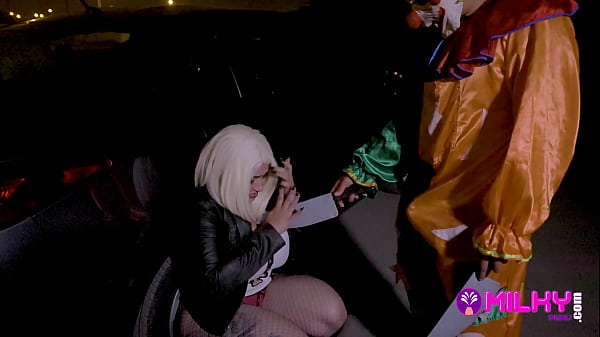 Latina de enorme culo es follada por un payasso cachero