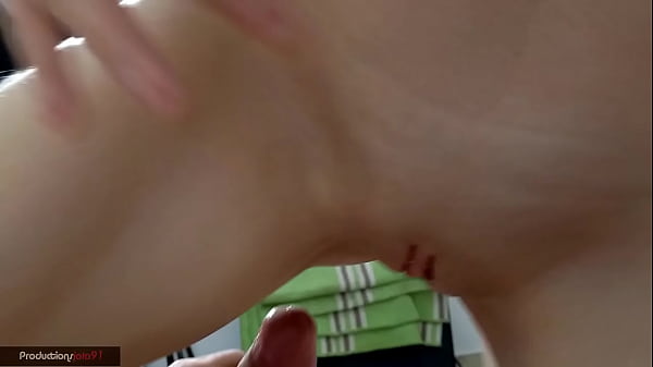 se excita con mi pene erecto y se monta encima hasta hacerme eyacular