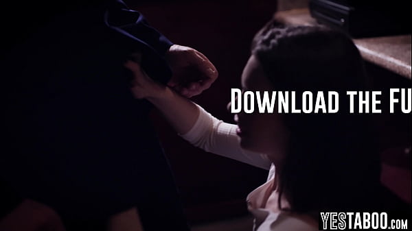 Pici csapos csábítja és dugná a házas nagyfarkú főnökét munka közben