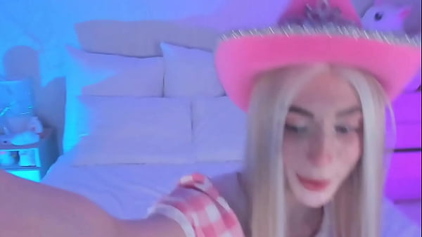 Sweet Eaton Fingers Her Asshole In Bed