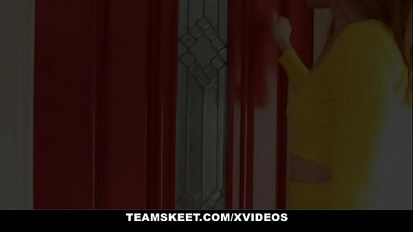 Dyked - The TRULY GORGEOUS Dee Williams has an Innocent Teen (Jaycee Starr) over!