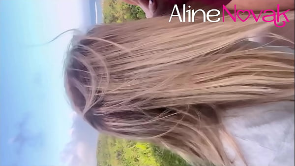 Aventura de frente pro mar com a loira gostosa fodendo e engolindo tudo - alinenovak.com.br