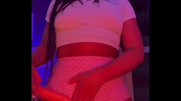 Controlando sua punheta com roupa de academia ( Marcando a bucetinha )