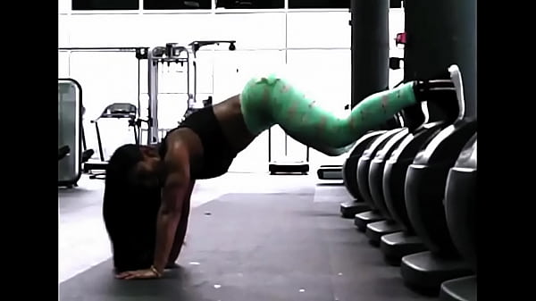 COLOMBIAN MUSA TRAINS AND DANCES SUPER STRONG AND WILD Thumbnail